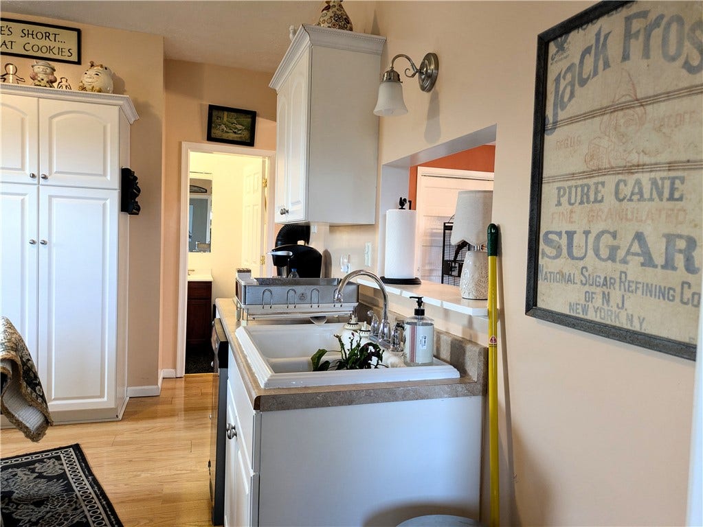 220 Overholt Dr, Scottdale, PA 15683