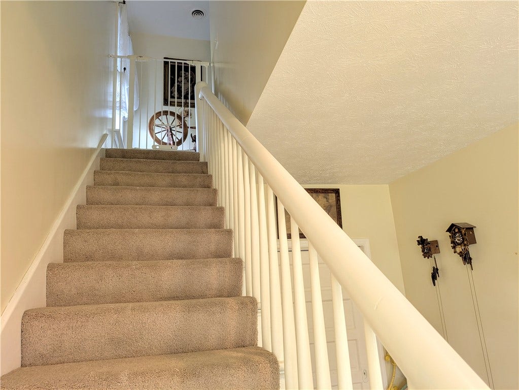 220 Overholt Dr, Scottdale, PA 15683