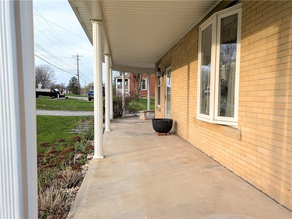 220 Overholt Dr, Scottdale, PA 15683