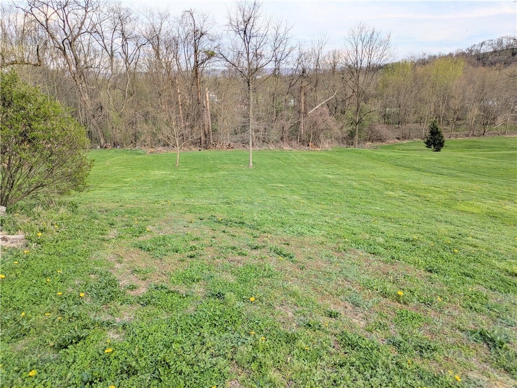 220 Overholt Dr, Scottdale, PA 15683