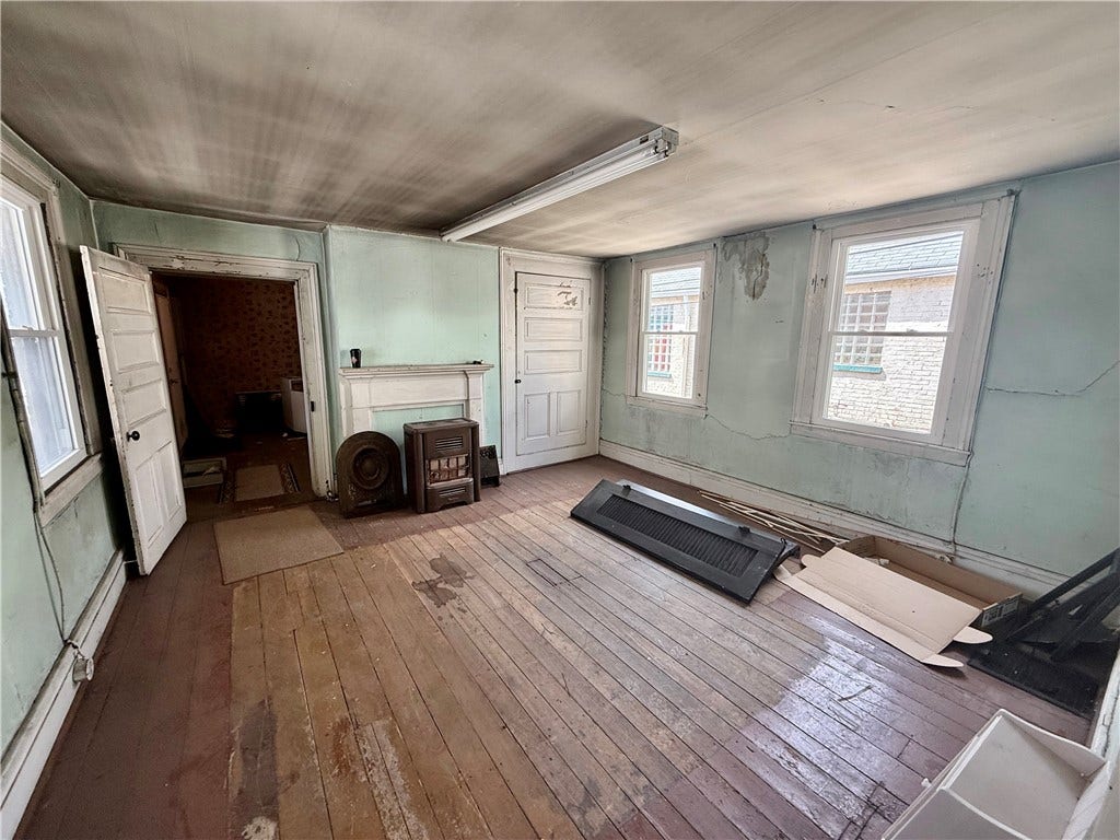 9 1/2-11 W Church, Uniontown, PA 15401
