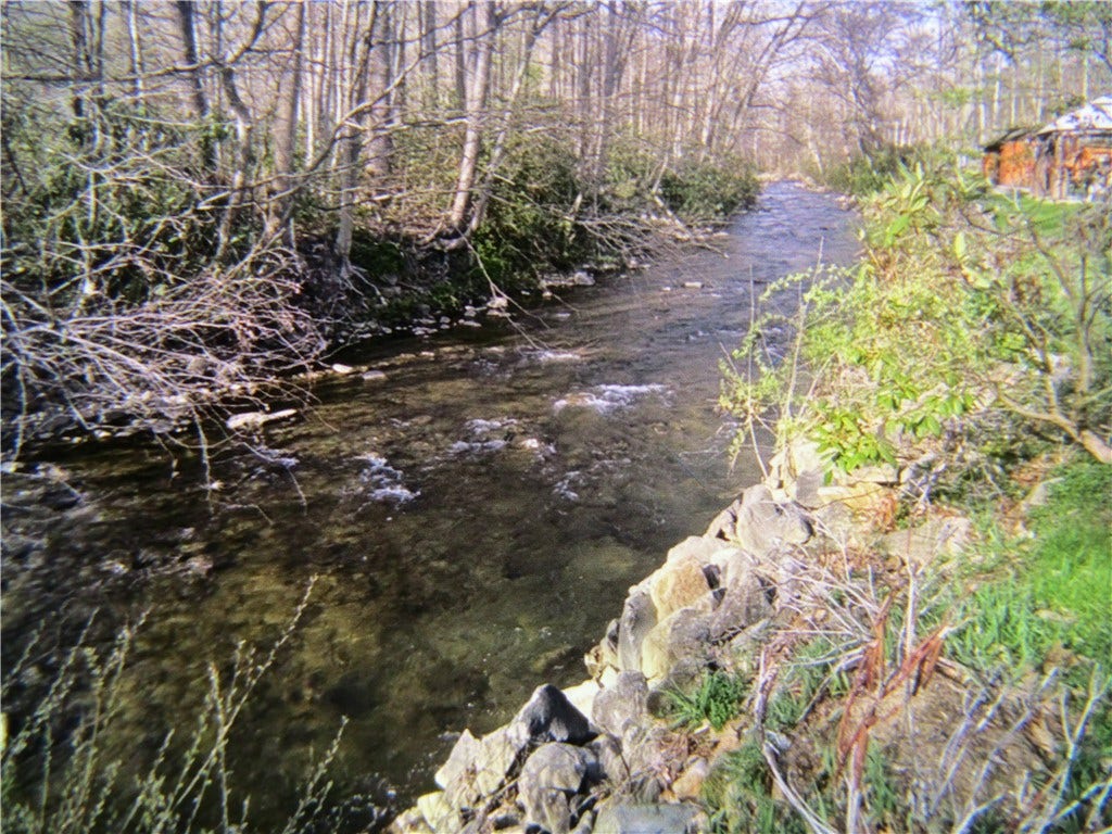 135 Mennonite Camp Rd, Mount Pleasant, PA 15666