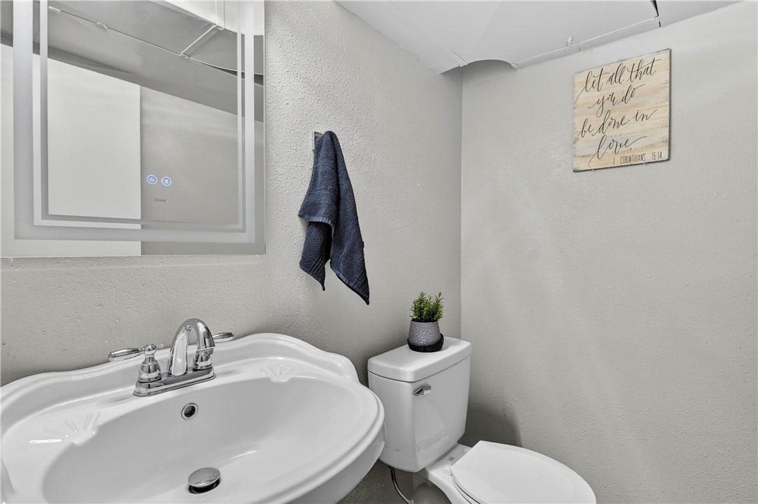 LL Powder room.