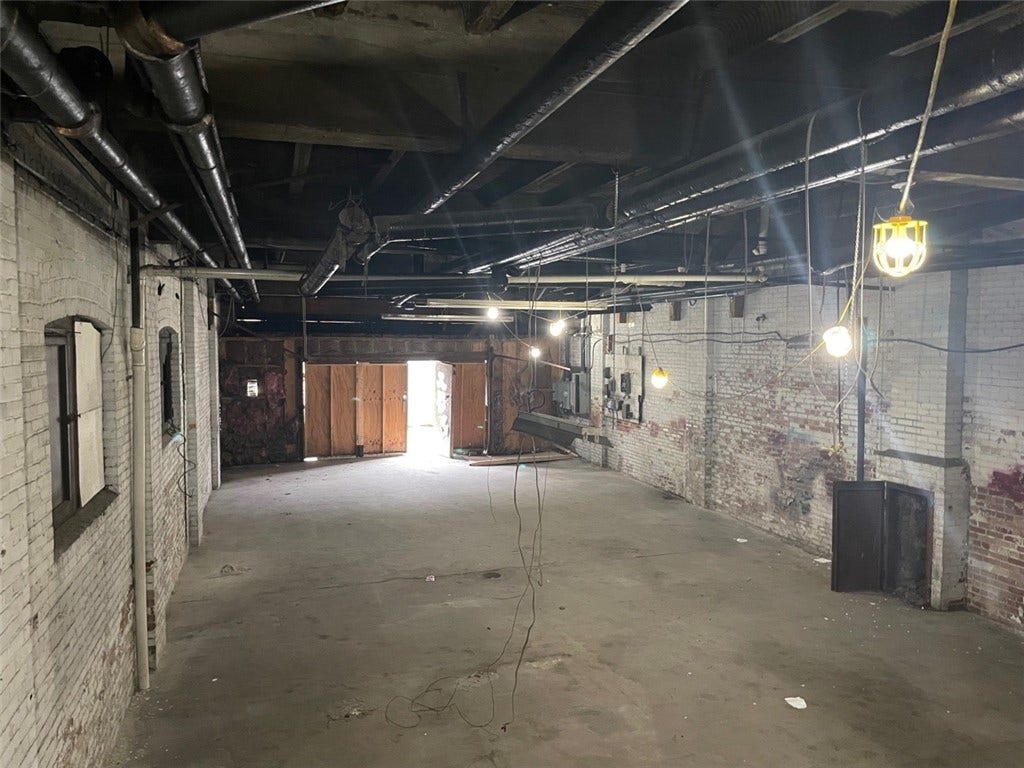 128-130 S Pennsylvania Rd, Greensburg, PA 15601