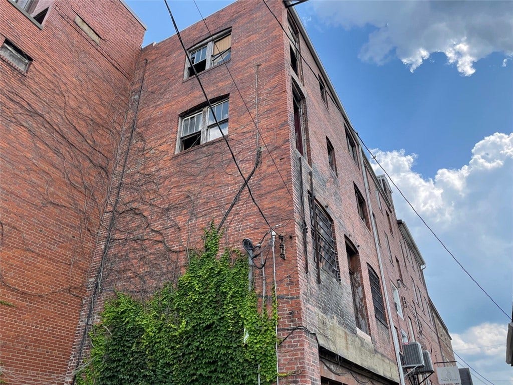 128-130 S Pennsylvania Rd, Greensburg, PA 15601