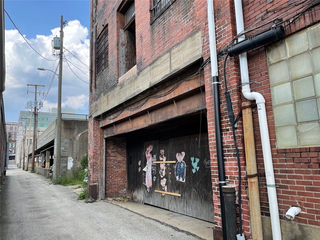 128-130 S Pennsylvania Rd, Greensburg, PA 15601