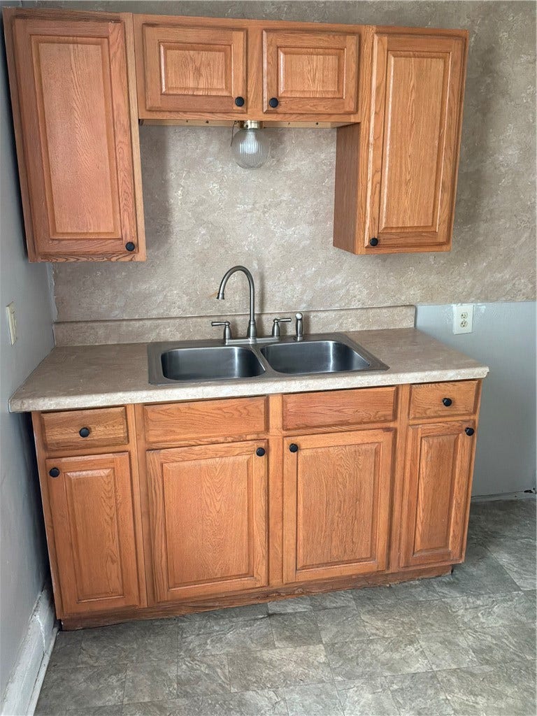 1066 Allison Ave, Washington, PA 15301