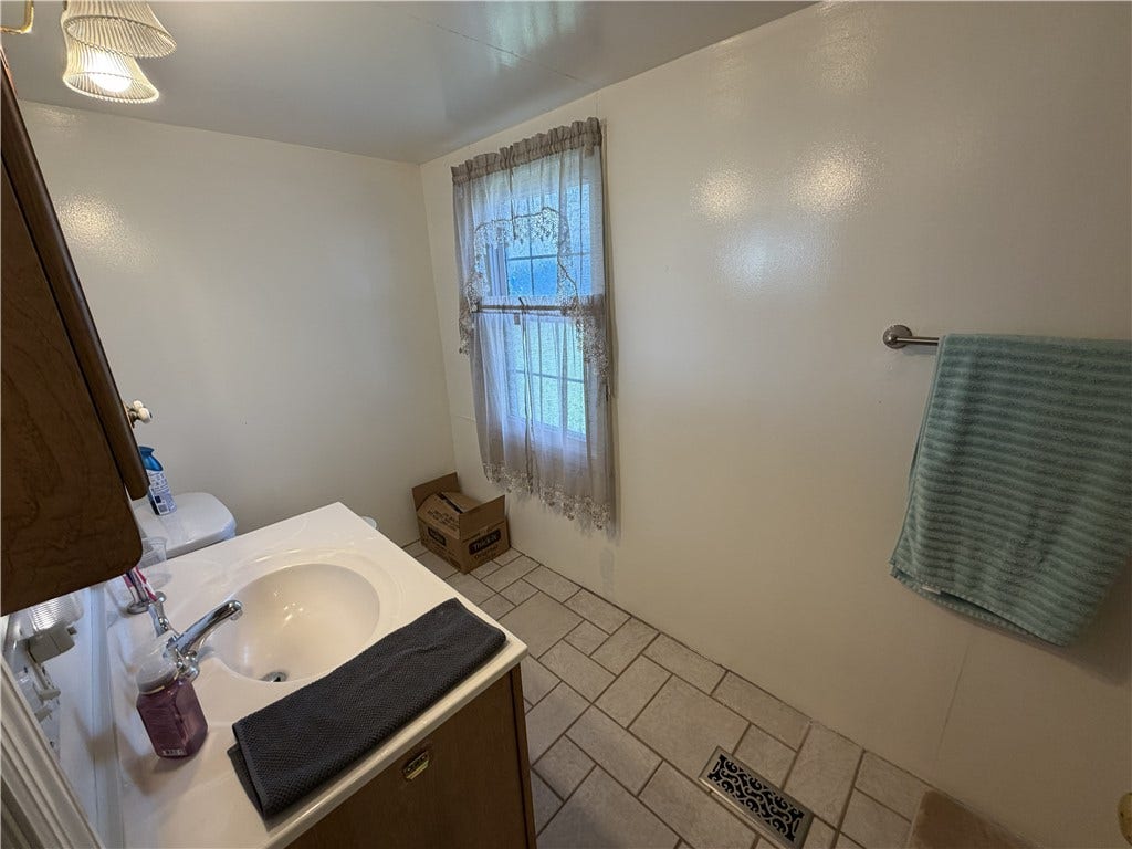 #304, main floor bath