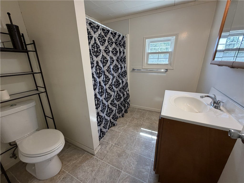 #306, main floor bath