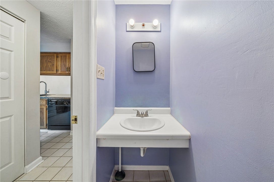1204 Timberidge Dr, Bethel Park, PA 15102