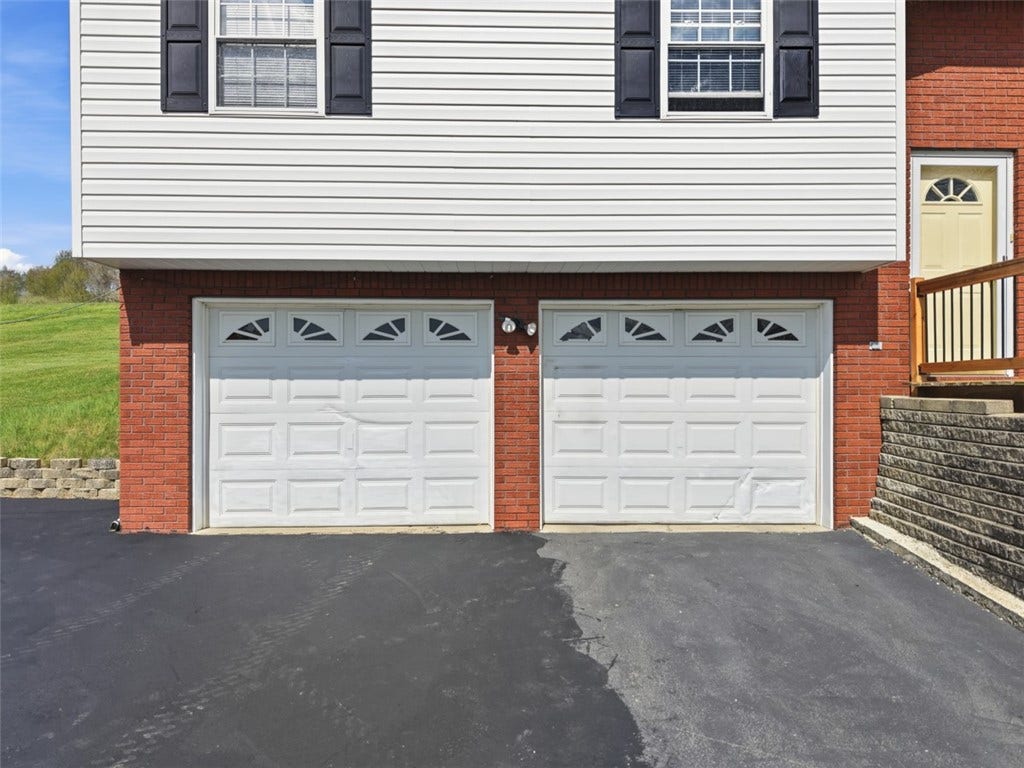 1050 Lynn Portal Road, Washington, PA 15301