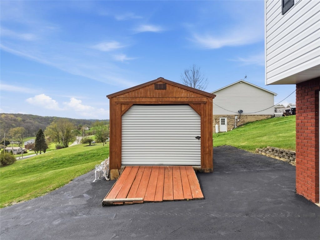 1050 Lynn Portal Road, Washington, PA 15301