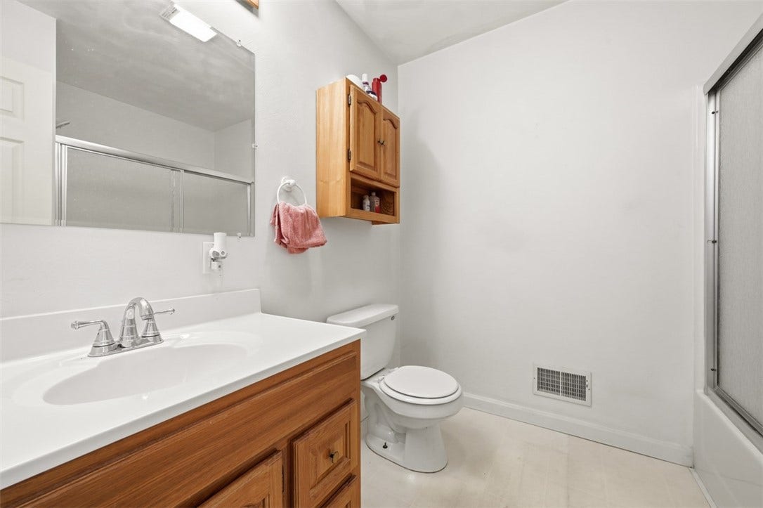 1050 Lynn Portal Road, Washington, PA 15301