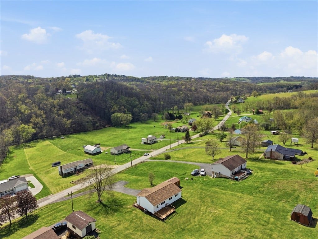 1050 Lynn Portal Road, Washington, PA 15301