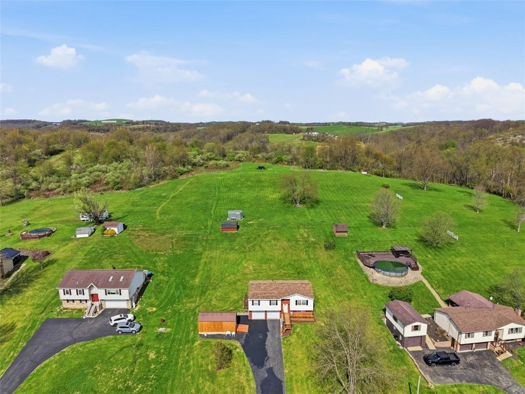 1050 Lynn Portal Road, Washington, PA 15301