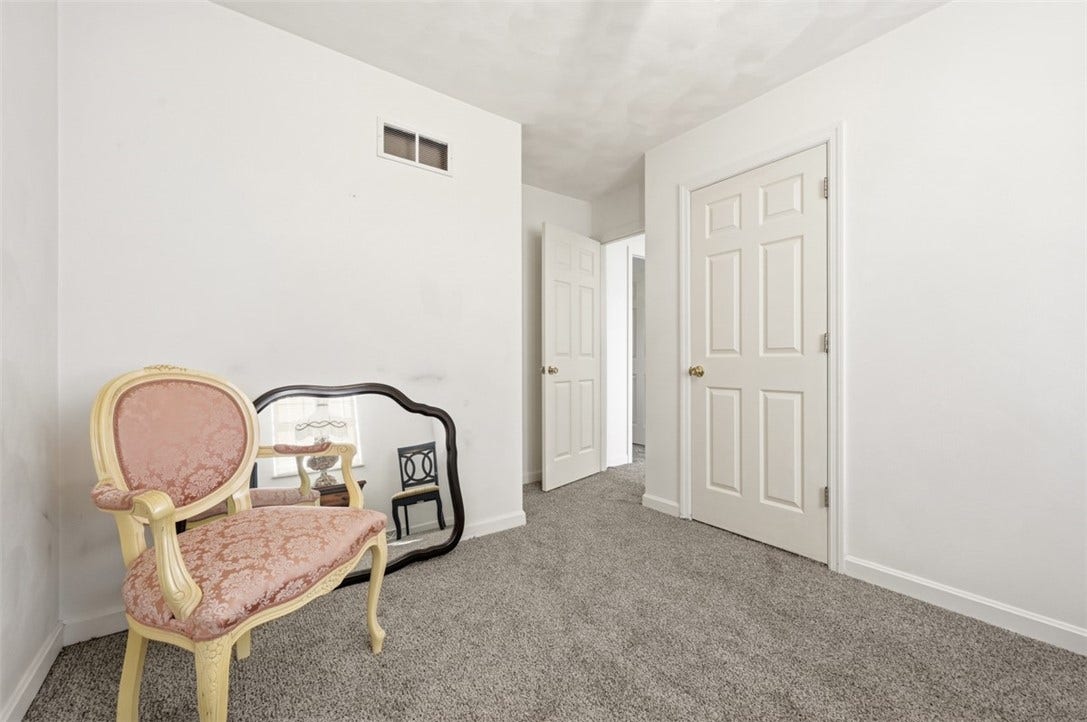 1050 Lynn Portal Road, Washington, PA 15301