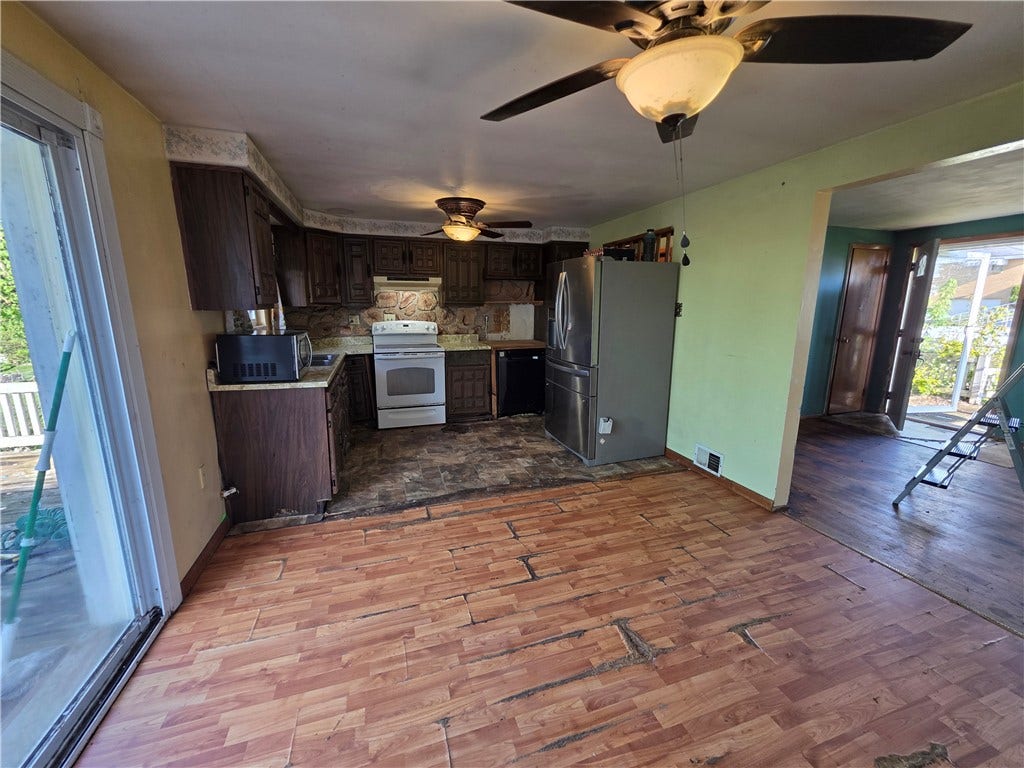 1852 Virginia Via, Washington, PA 15301