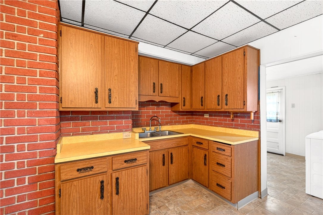 147 Morewood St, Mount Pleasant, PA 15666