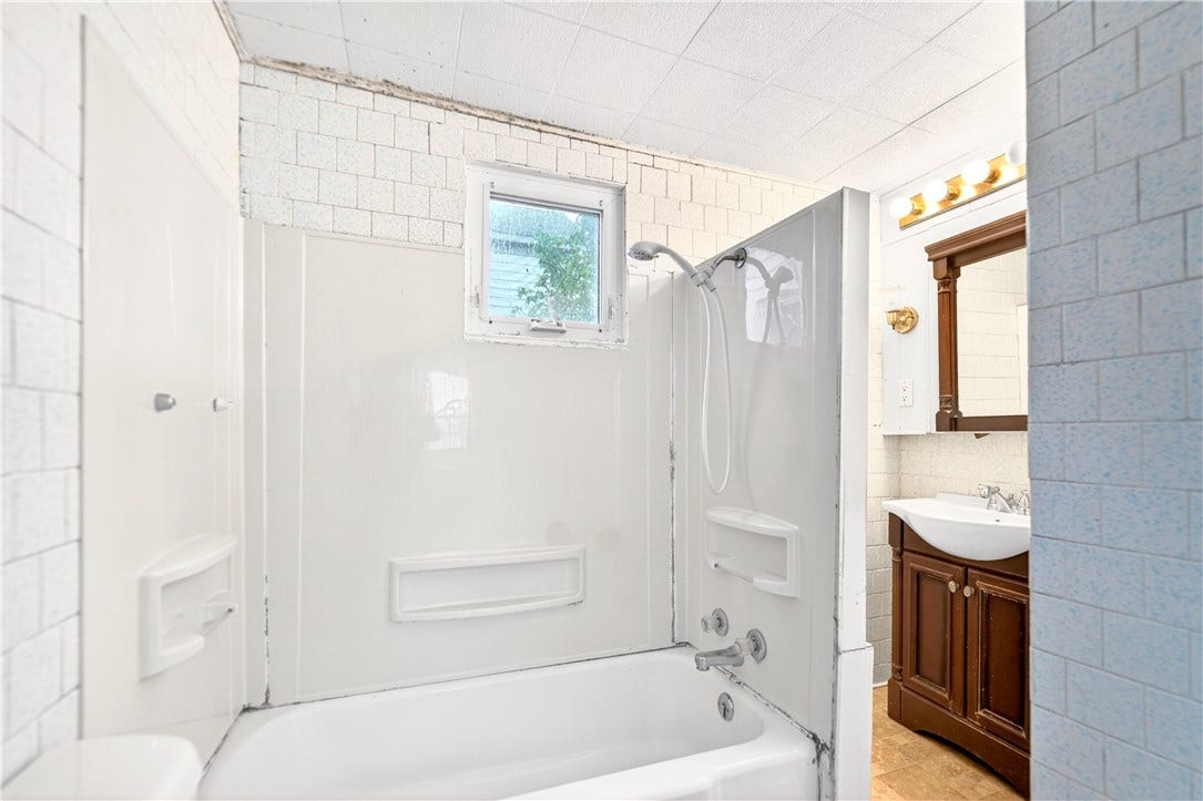 147 Morewood St, Mount Pleasant, PA 15666
