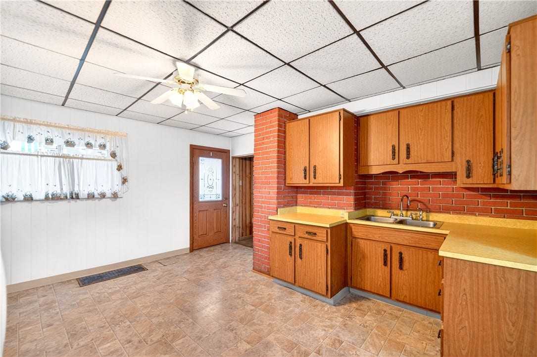 147 Morewood St, Mount Pleasant, PA 15666