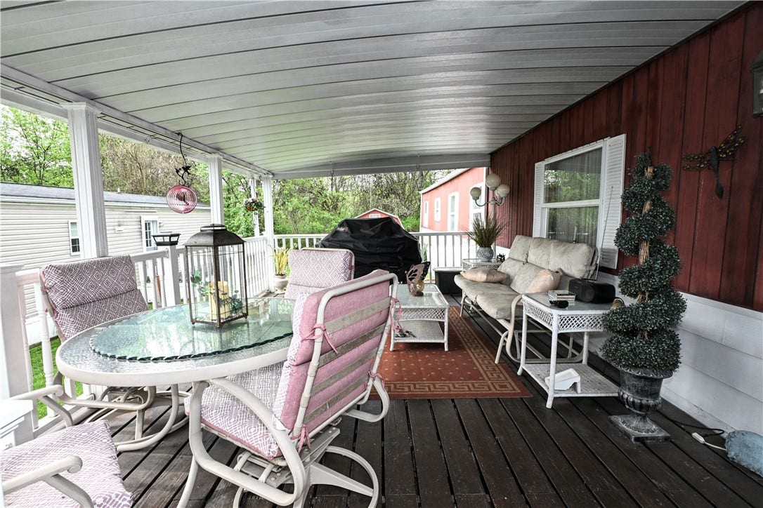 6 Roundtable Dr, Belle Vernon, PA 15012