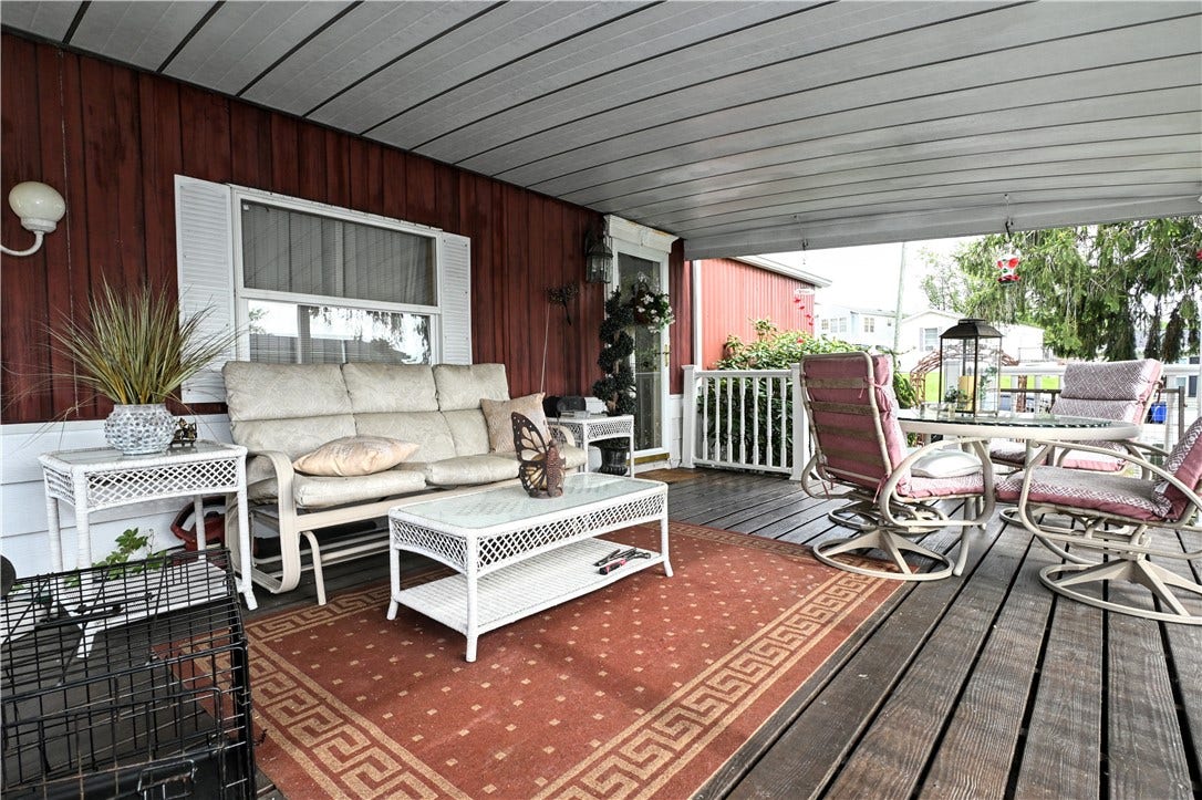 6 Roundtable Dr, Belle Vernon, PA 15012