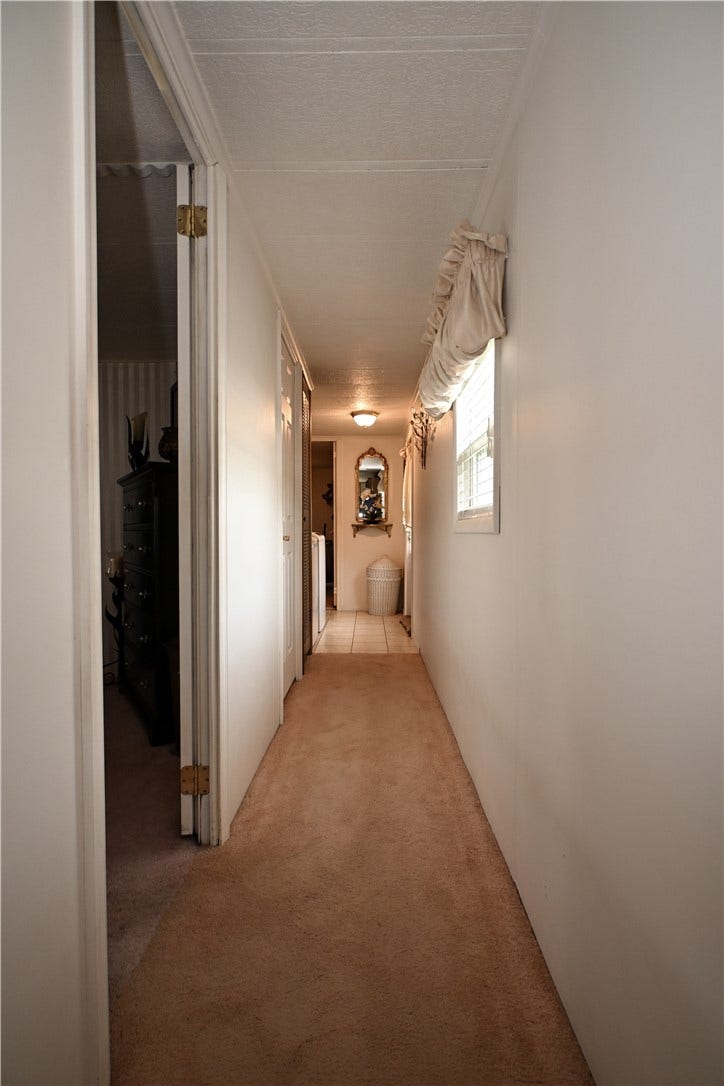 6 Roundtable Dr, Belle Vernon, PA 15012