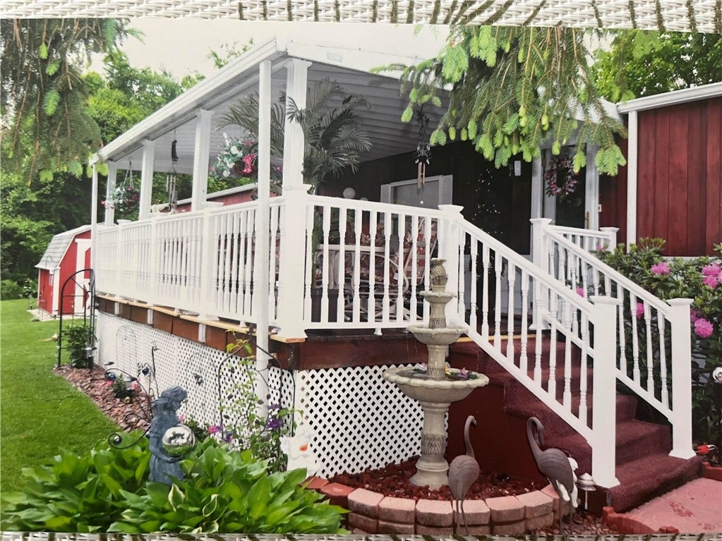 6 Roundtable Dr, Belle Vernon, PA 15012