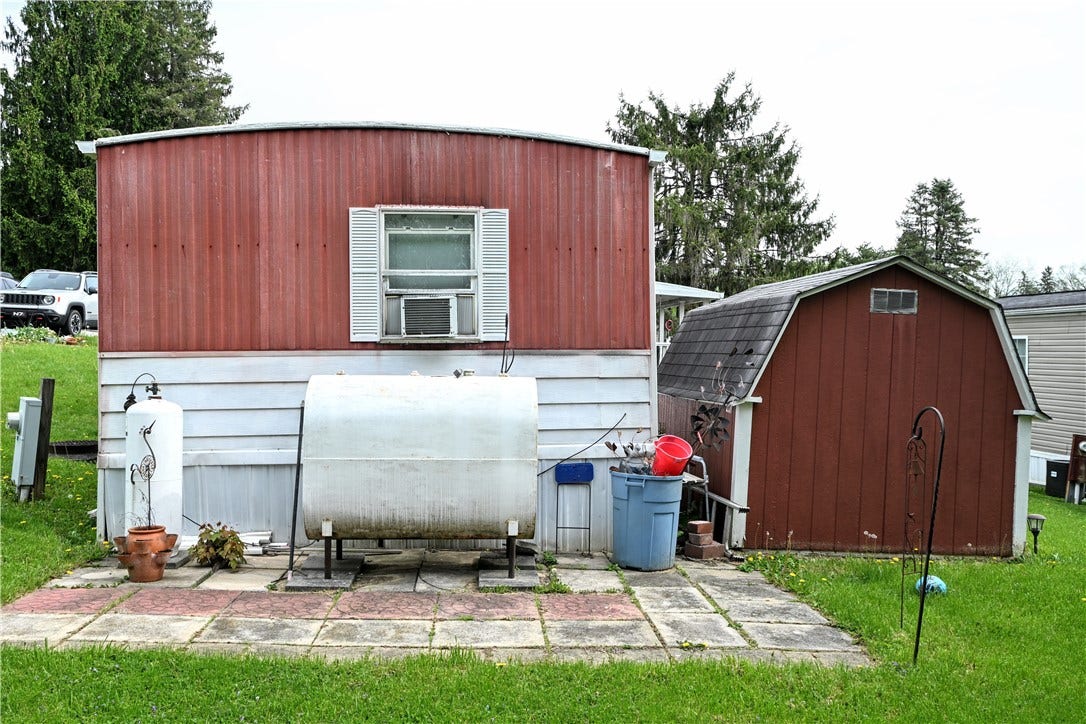 6 Roundtable Dr, Belle Vernon, PA 15012