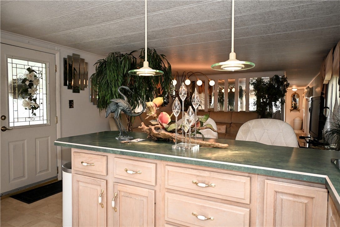 6 Roundtable Dr, Belle Vernon, PA 15012