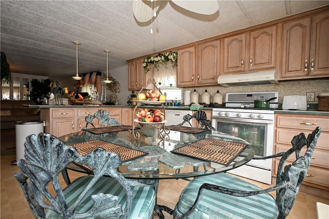 6 Roundtable Dr, Belle Vernon, PA 15012