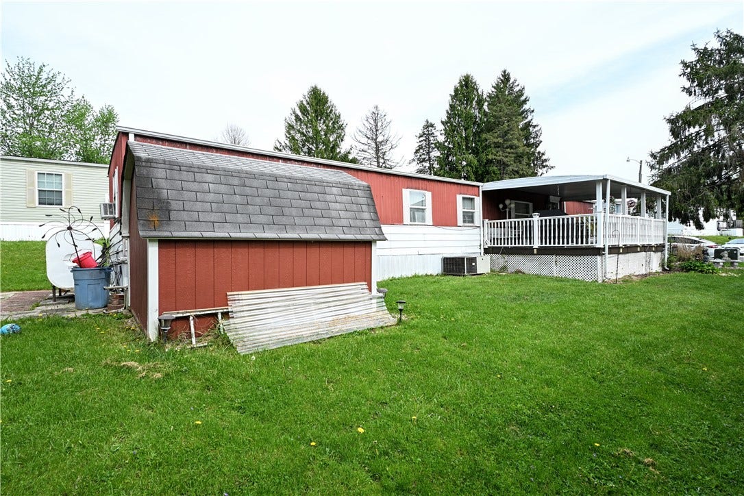 6 Roundtable Dr, Belle Vernon, PA 15012