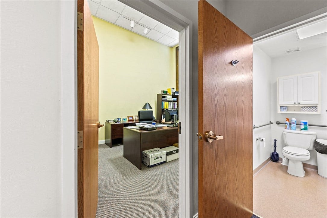 132 S Main St, Greensburg, PA 15601