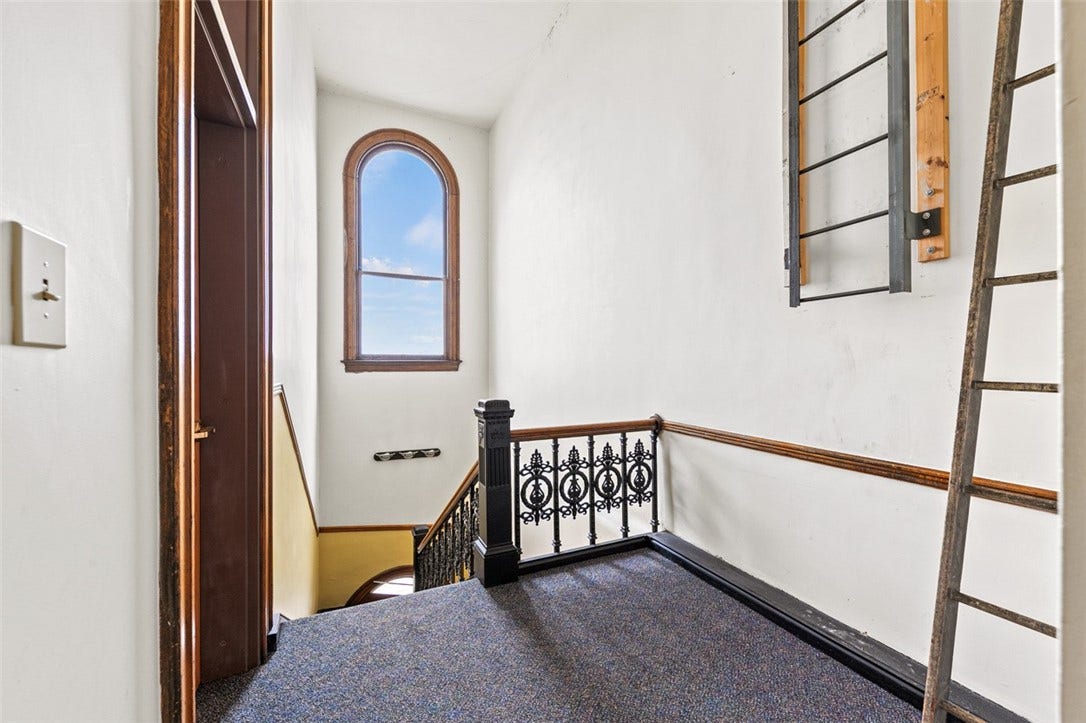 132 S Main St, Greensburg, PA 15601