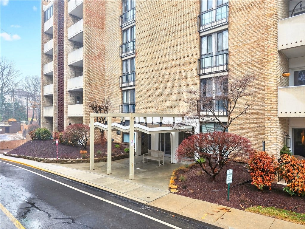 55 Highland Rd, #503, Bethel Park, PA 15102