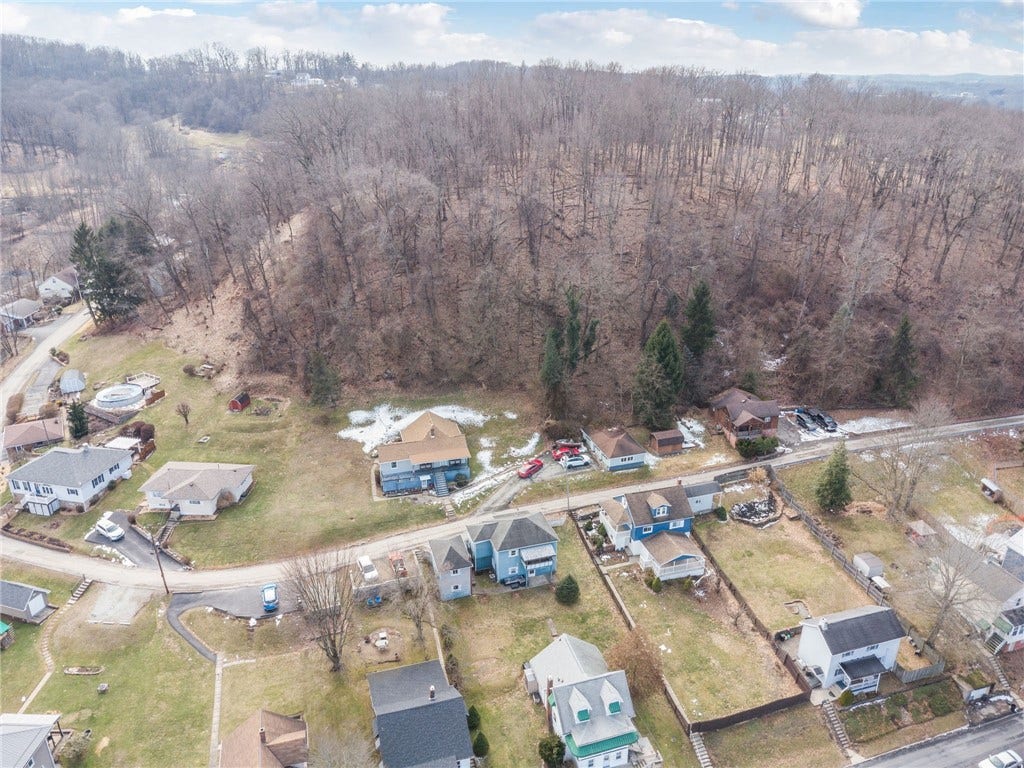 2333 Long St, Greensburg, PA 15601