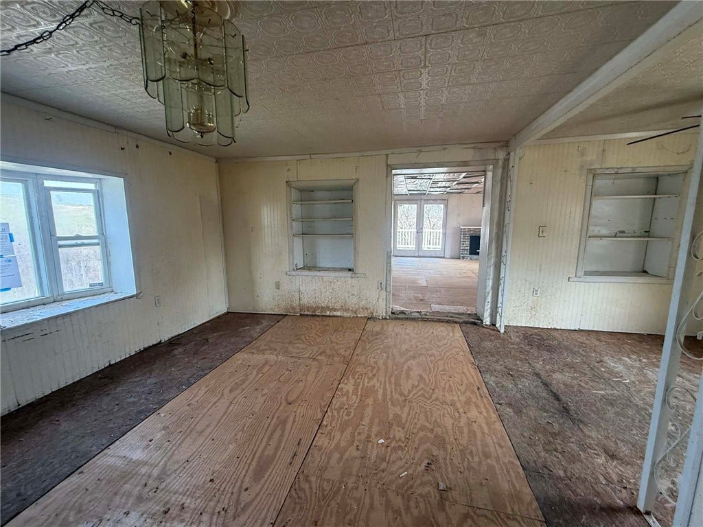 133 EMERY HEIGHTS RD, Masontown, PA 15461