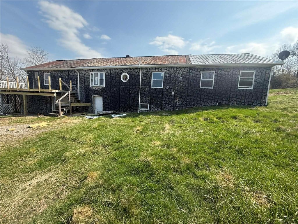 133 EMERY HEIGHTS RD, Masontown, PA 15461