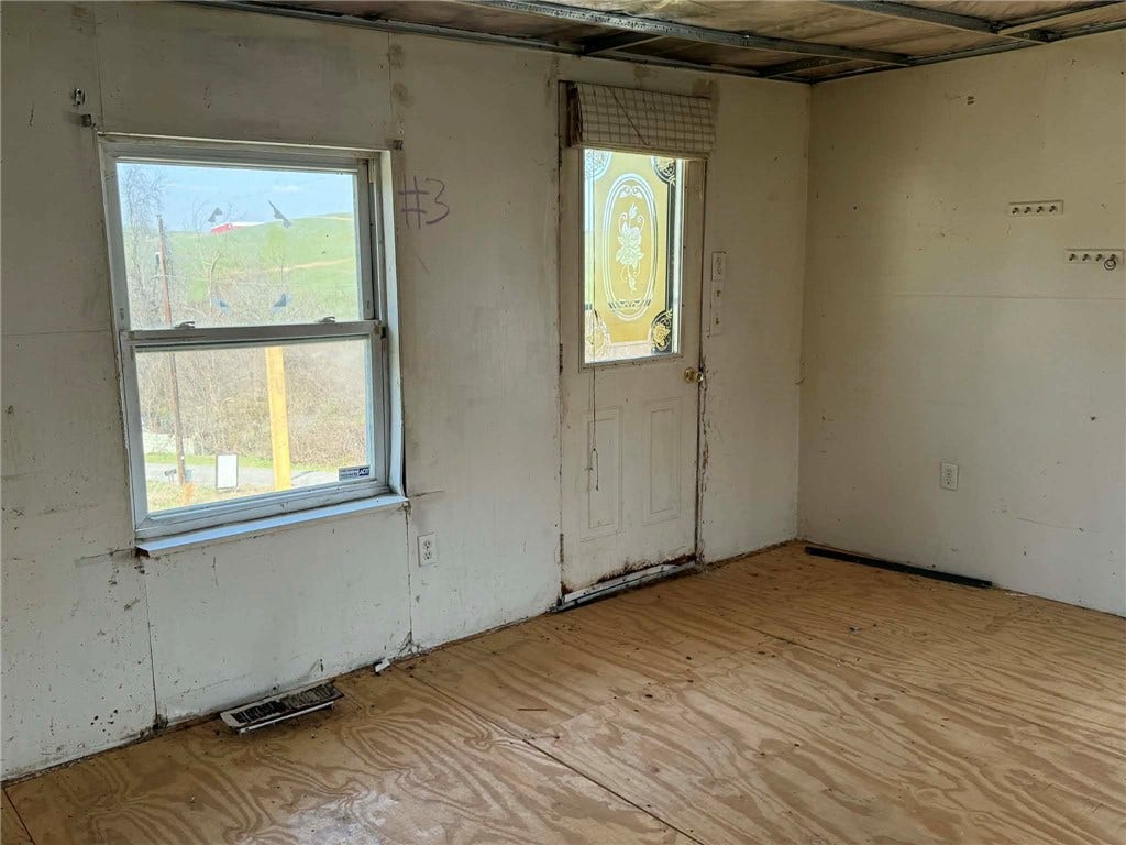 133 EMERY HEIGHTS RD, Masontown, PA 15461