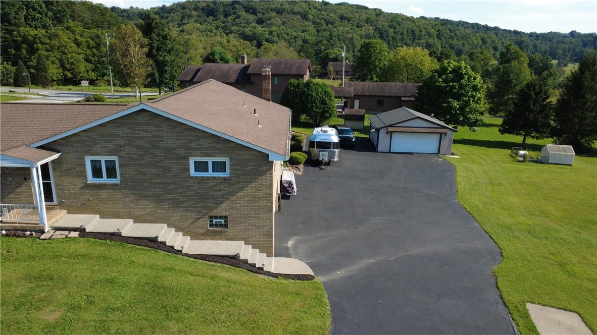 1416 Brinkerton Rd, Greensburg, PA 15601