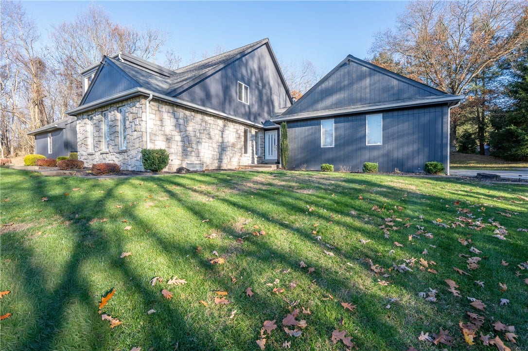 550 Locust Valley Rd, Greensburg, PA 15601