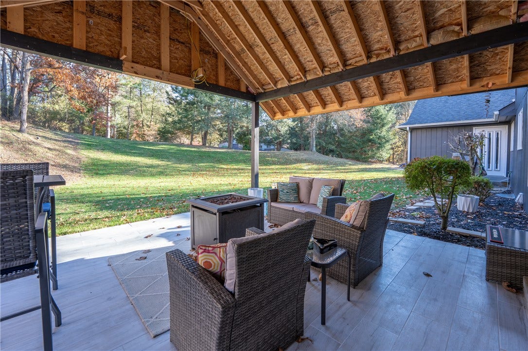 550 Locust Valley Rd, Greensburg, PA 15601