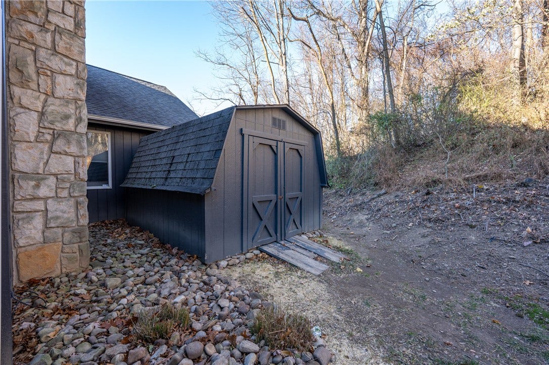550 Locust Valley Rd, Greensburg, PA 15601