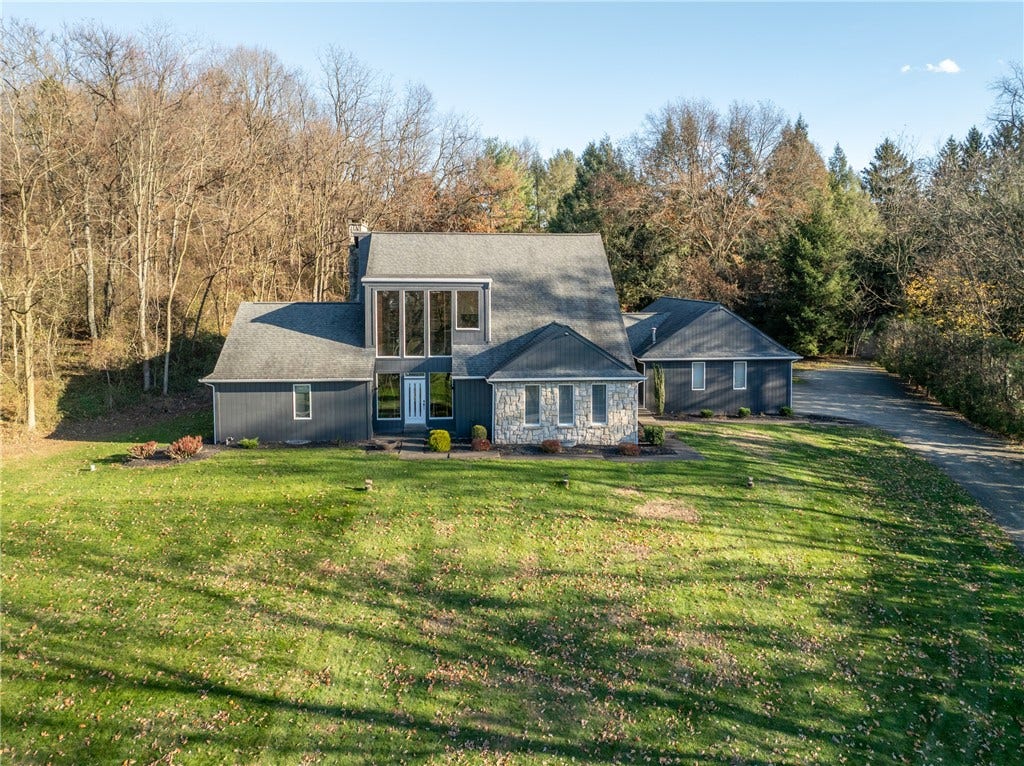 550 Locust Valley Rd, Greensburg, PA 15601