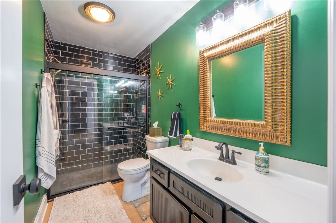 550 Locust Valley Rd, Greensburg, PA 15601