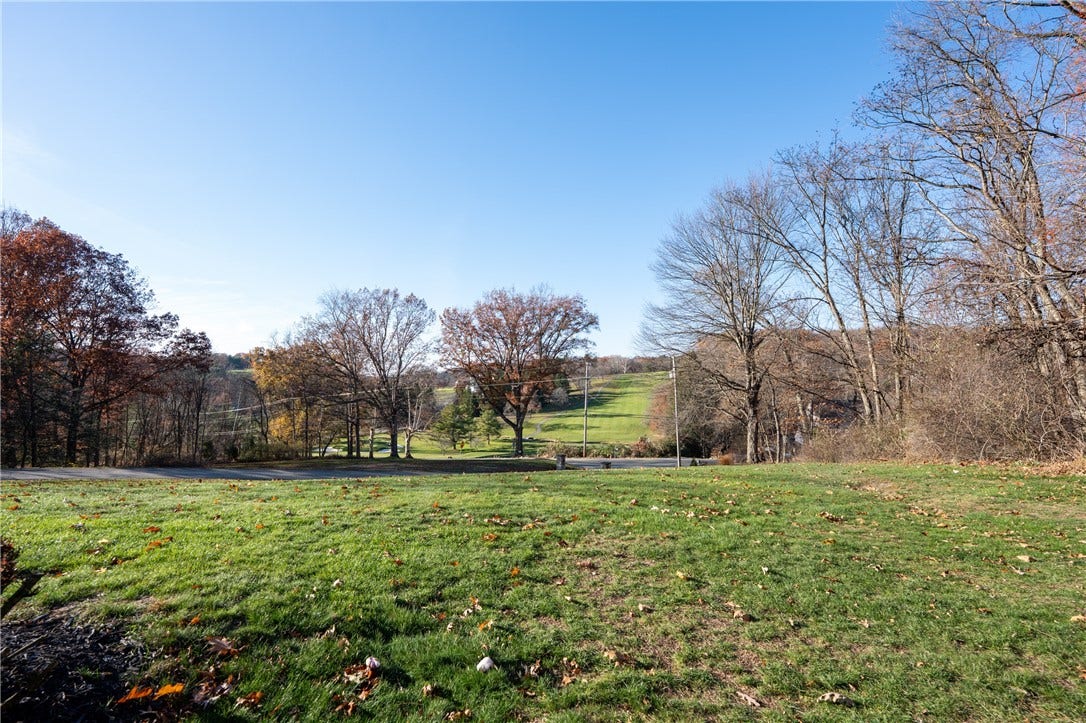 550 Locust Valley Rd, Greensburg, PA 15601