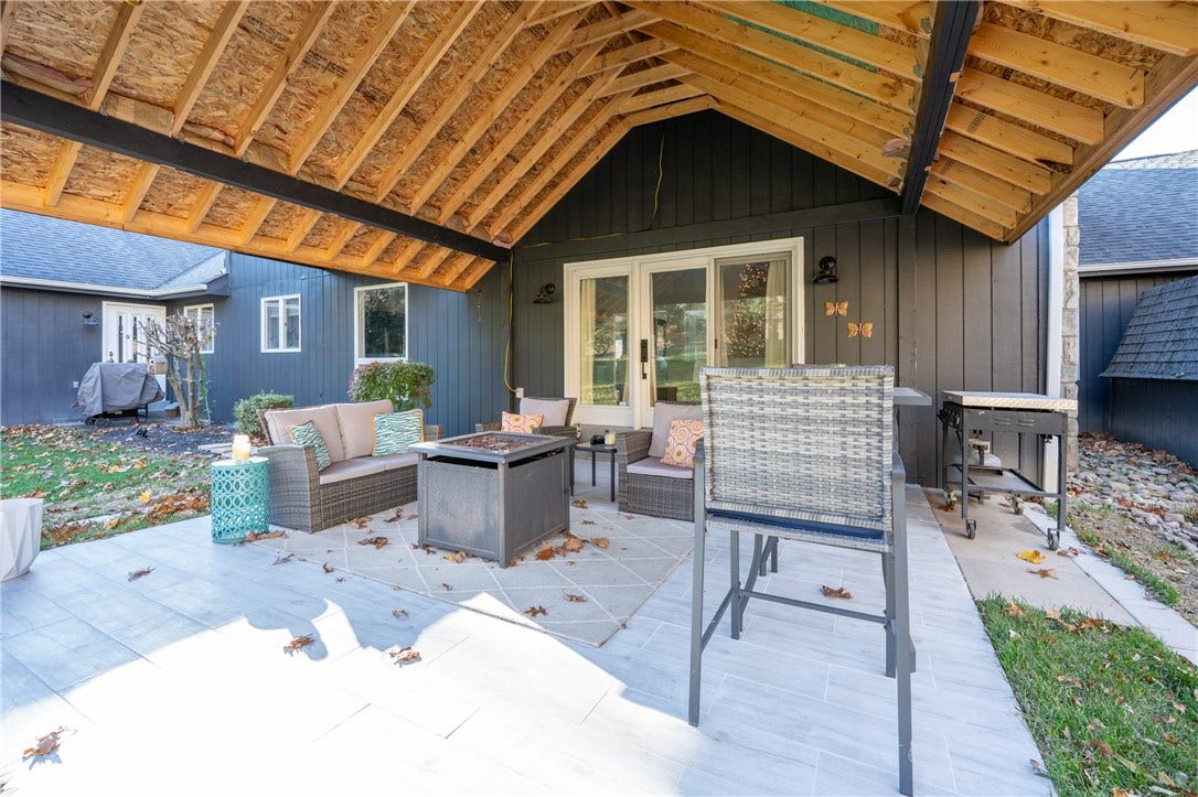 550 Locust Valley Rd, Greensburg, PA 15601