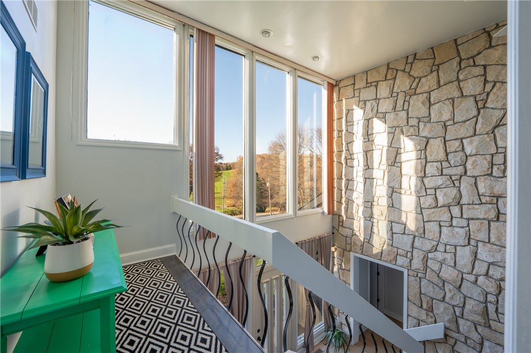 550 Locust Valley Rd, Greensburg, PA 15601