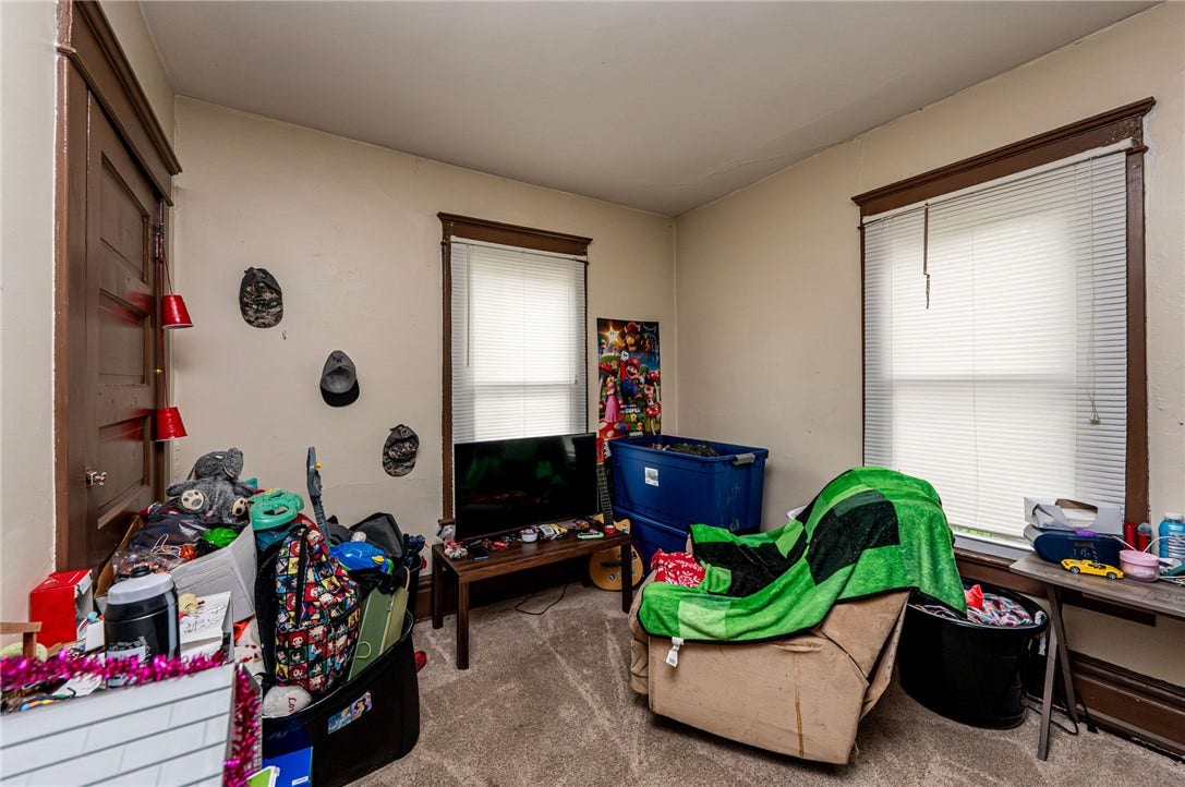310 Harrison Ave, Jeannette, PA 15644