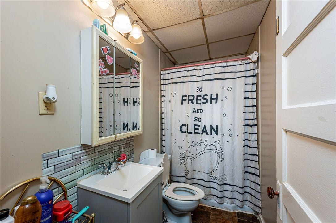 310 Harrison Ave, Jeannette, PA 15644